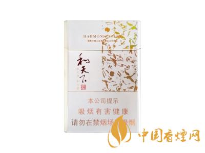 2020白沙和天下價格表和圖片 2020和天下香煙是白沙牌香煙中的一種，說起和天下香煙，相信大家都認(rèn)識，和天下是高端香煙品牌,隸屬于湖南中煙工業(yè)有限責(zé)任公司，那么，2020年白沙和天下多少錢一包呢?趕緊來看看吧!  和天下香煙  和天下香煙時尚大氣的包裝　簡潔流暢的線條　以紫色為主色調(diào)的搭配　無一不顯示出和天下的不凡紫色在中國傳統(tǒng)里是尊貴的顏色，如北京故宮又稱為“紫禁城”亦有所謂“紫氣東來” 口感上此款雅香綿滑，香氣醇和，余味純凈，實(shí)屬難得一見的神品啊!  系列產(chǎn)品  和天下(尊尚中支)  類型： 烤煙型  煙氣煙堿量： 0.0 mg  煙長： 84 mm  過濾嘴長： 25 mm  包裝形式： 條盒硬盒  單盒支數(shù)： 20  銷售形式： 國產(chǎn)內(nèi)銷  生產(chǎn)狀態(tài)： 待上市  備注： 白沙和天下尊尚中支  和天下(尊尚5000)  類型： 烤煙型  煙氣煙堿量： 0.0 mg  煙長： 88 mm  過濾嘴長： 25 mm  包裝形式： 條盒硬盒  單盒支數(shù)： 20  銷售形式： 國產(chǎn)內(nèi)銷  生產(chǎn)狀態(tài)： 已上市  備注： 白沙和天下尊尚5000  白沙(硬和天下雙中支)  單盒參考價： 90 元  條盒參考價： 900 元  條盒批發(fā)價： 763.2 元  小盒條形碼： 6901028204798  條包條形碼： 6901028204804  白沙(和天下天下韶山)  單盒參考價： 100 元  條盒參考價： 1000 元  小盒條形碼： 6901028196925  條包條形碼： 6901028196932  白沙(軟和天下檀香)  單盒參考價： 100 元  條盒參考價： 1000 元  條盒批發(fā)價： 763.2 元  白沙(和天下細(xì)支)  單盒參考價： 100 元  條盒參考價： 1000 元  條盒批發(fā)價： 720.8 元  小盒條形碼： 6901028196048  條包條形碼： 6901028196055  白沙(軟和天下)  單盒參考價： 100 元  條盒參考價： 1000 元  條盒批發(fā)價： 720.8 元  小盒條形碼： 6901028196017  條包條形碼： 6901028196024  白沙(和天下)  單盒參考價： 100 元  條盒參考價： 1000 元  條盒批發(fā)價： 848 元  小盒條形碼： 6901028196925  條包條形碼： 6901028196932  通過以上的信息可以了解到2020年白沙和天下的價格，以上就是香煙網(wǎng)為您提供的關(guān)于2020白沙和天下價格表和圖片，白沙和天下多少錢一包?的信息，想要了解更多的信息請來關(guān)注香煙網(wǎng)吧!白沙和天下多少錢一包？