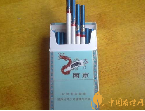 過(guò)年待客買什么香煙好，中華撐場(chǎng)面軟云看內(nèi)在