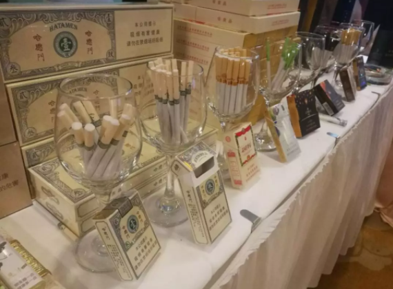 山東中煙煙茶融合獲高度認(rèn)可 獲中國煙茶品類融合創(chuàng)領(lǐng)企業(yè)榮譽稱號