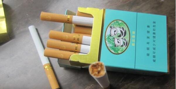云煙小熊貓(硬)多少錢(qián)一包 云煙小熊貓香煙價(jià)格22元/包
